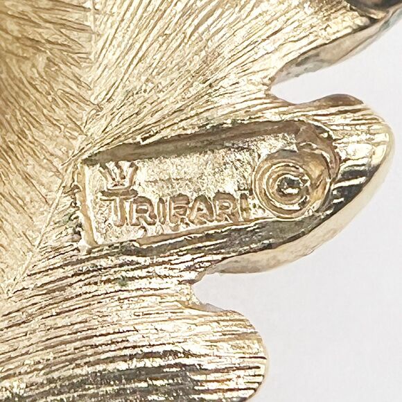 Crown Trifari  Brooch Pin Faux Turquoise Rhinestone Gold Tone Grape Leaf VTG - Picture 10 of 12